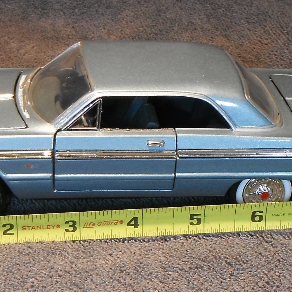 1964 CHEVROLET IMPALA 2DR HARDTOP 1:24SCALE DIE-CAST METAL